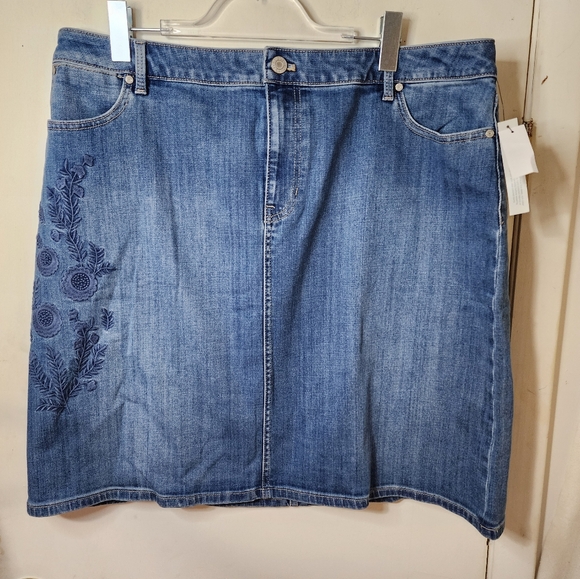 Talbots Dresses & Skirts - NWT TALBOTS BLUE DENIM SKIRT EMBOSSED FLORAL PLUS SIZE 16W $99